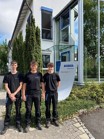We welcome our new trainees!